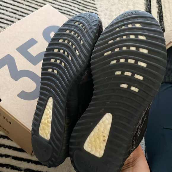 Yeezy Boost - Picture 2 of 4